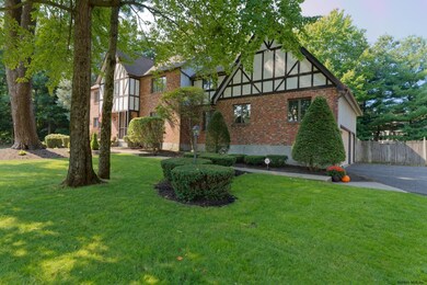 31 Carriage Hill Dr, Latham, NY 12110 - photo 3