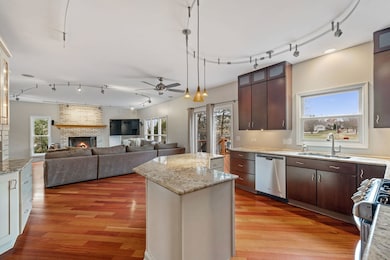 707 Crestview Dr, Bolingbrook, IL 60440 - photo 5