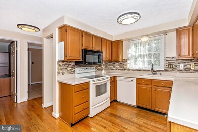 10713 Autumn Leaf Place, Germantown, MD 20876 - photo 5