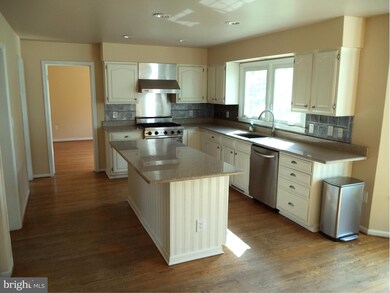 271 Deer Mountain Dr, Harpers Ferry, WV 25425 - photo 4