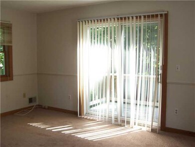Master Bedroom Sliders to Balconey on 2nd level