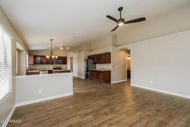 006-photo-family-room-10064495