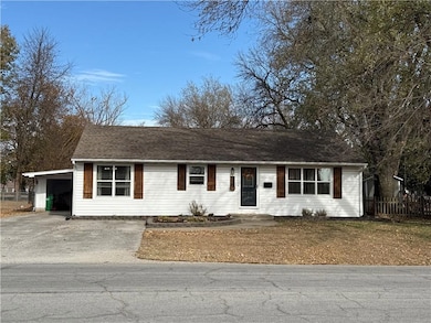 606 W Nursery St, Butler, MO 64730 - photo 2