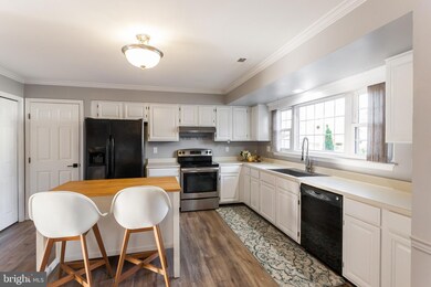 877 Waterford Dr, Frederick, MD 21702 - photo 2