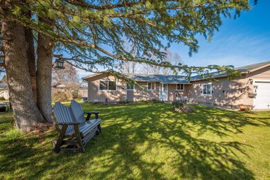 1073MayfairLn-002