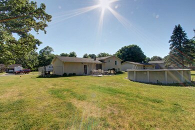 56870 Pinecrest Dr, Elkhart, IN 46516 - photo 3