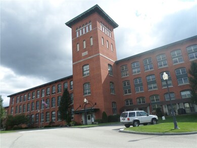 High Rocks Condominiums unit 341, North Smithfield, RI 02896 - photo 2