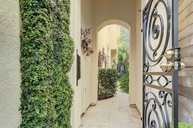 2120 Mcduffie St, Houston, TX 77019 - photo 2