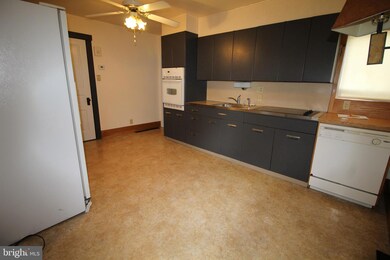 954 W Main St, New Holland, PA 17557 - photo 4