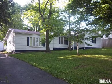 522 Marsh St, Harrisburg, IL 62946 - photo 2