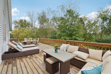 919 Lochmoore Dr, Waunakee, WI 53597 - photo 5