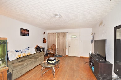 1514 W Lang St, Alvin, TX 77511 - photo 4