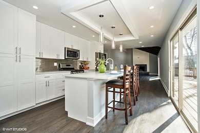 330 N River Glen Ave, Elmhurst, IL 60126 - photo 2