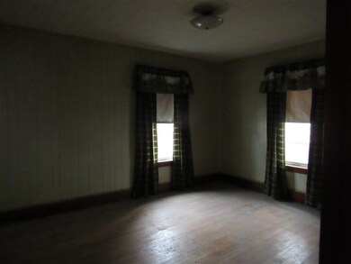 569 Rockingham St, Berlin, NH 03570 - photo 5