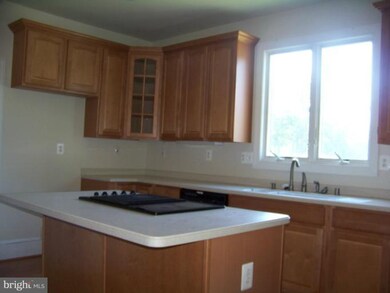 6730 Whispering Falls Dr, Sykesville, MD 21784 - photo 4