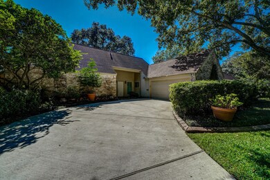 10215 Chevy Chase Dr, Houston, TX 77042 - photo 3