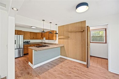 339 N Bissell Rd, Aurora, OH 44202 - photo 5