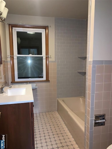 439 Jefferson St, Carlstadt, NJ 07072 - photo 5