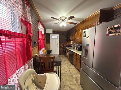 220 S 3rd Ave, Reading, PA 19611 - photo 6