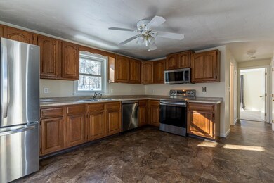 93 Varney Rd, Center Barnstead, NH 03225 - photo 5