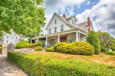 102 S Schanck Ave, Pen Argyl, PA 18072 - photo 2