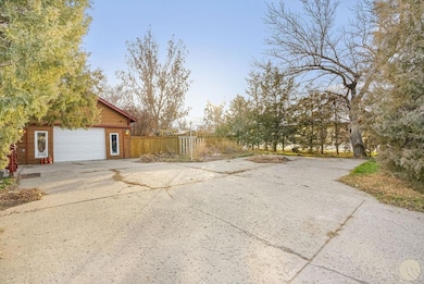 710 3rd St W, Hardin, MT 59034 - photo 4