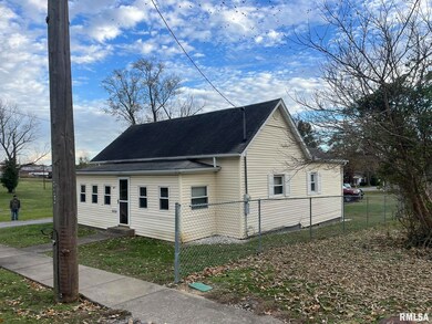 517 W Barnett St, Harrisburg, IL 62946 - photo 3