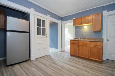 204 Eastern Ave, Springfield, MA 01109 - photo 2