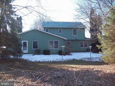 782 Franklin Square Dr, Chambersburg, PA 17201 - photo 3