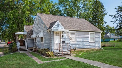 01-z 218 W Elmwood001