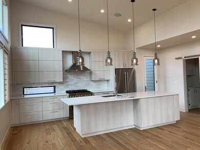 19146 Gateway Loop, Bend, OR 97702 - photo 4