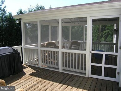 12960 Pinecrest View Ct, Herndon, VA 20171 - photo 3