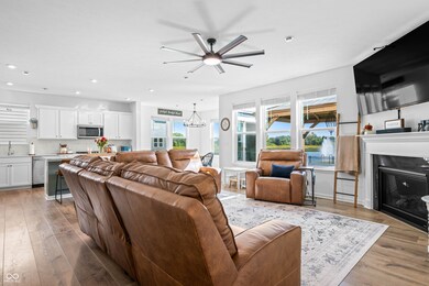 647 Bluestem Cir, New Whiteland, IN 46184 - photo 2