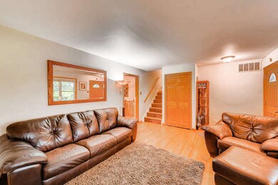 LIVING RM