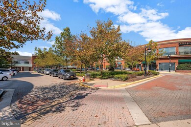 9247 Cardinal Forest Ln unit 201, Lorton, VA 22079 - photo 4