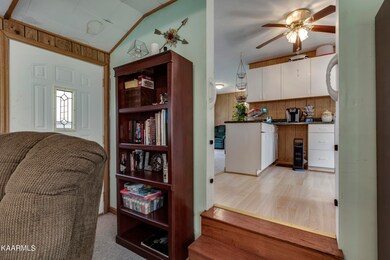 07_ApolloViewDrive_109_SmallDeck-Kitchen