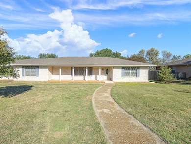 603 E Pace St, Frost, TX 76641 - photo 3