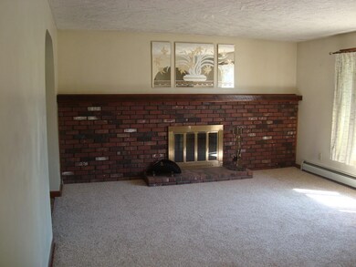 12 Gloria St, Uxbridge, MA 01569 - photo 6