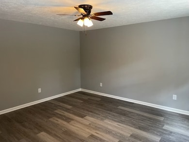 428 W Waggoner St, Tullahoma, TN 37388 - photo 3