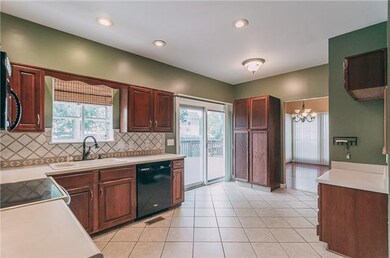Another view of the kitchen looking onto the slidi