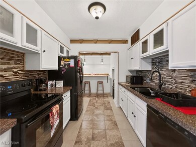 South Park Manor unit 512, Shaker Heights, OH 44120 - photo 4