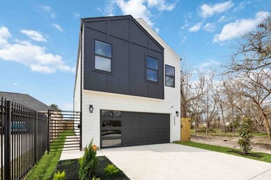 6637 Tuskegee St, Houston, TX 77091 - photo 2