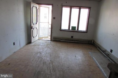 904 E Chestnut St, Shamokin, PA 17872 - photo 2