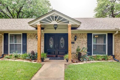 1306 Woodvine Dr, Euless, TX 76040 - photo 3