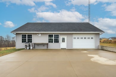20216 Kruse Ln, Sherrill, IA 52073 - photo 2