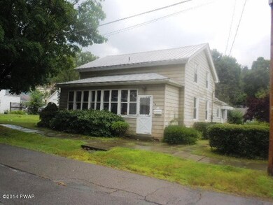 208 Chestnut Ave, Hawley, PA 18428 - photo 2