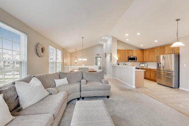 2200 Neubauer Cir unit 131, Lindenhurst, IL 60046 - photo 6