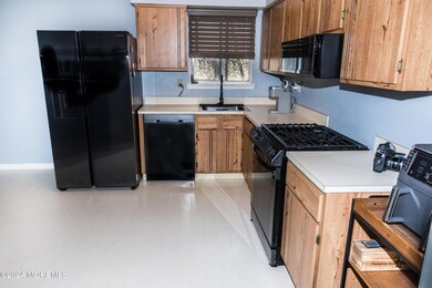 307 Buckingham Cir, Middletown, NJ 07748 - photo 3