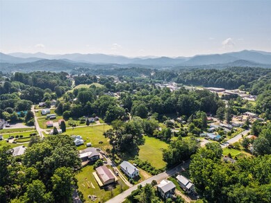 410 Lyle St, Franklin, NC 28734 - photo 5