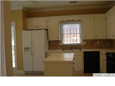 This is a nice, Sunny Kitchen!